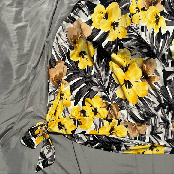 Swimsuits for All Beach Belle Floral Tankini Top Plus Size 24 Yellow Black White - Picture 8 of 12